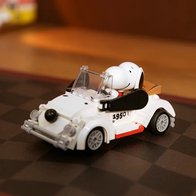 Pantasy Snoopy Series Retro Robotic Anime Peripheral Educational Building Blocks Ornaments Toys Children's Gifts