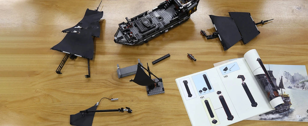 Black Pirate Ship Building Blocks Skeleton Ghost Boat Model Assembly Bricks Toys Desktop Decoration Kid Birthday Boy Adult Gifts