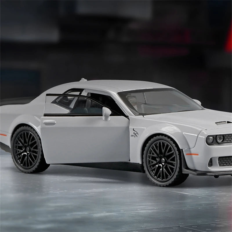 1:32 Dodge Challenger SRT Alloy Musle Car Model Diecasts Metal Sports Car Model Simulation Sound Light Collection Kids Toys Gift