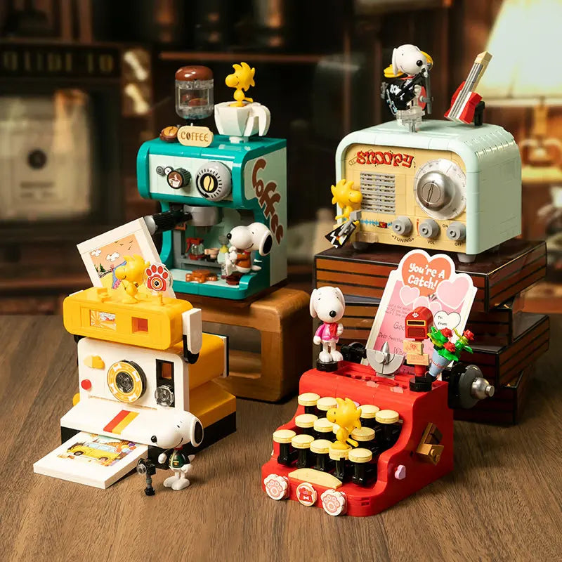 Pantasy Snoopy Series Retro Robotic Anime Peripheral Educational Building Blocks Ornaments Toys Children's Gifts