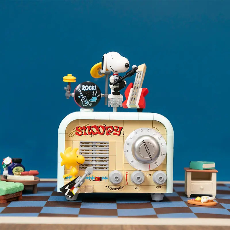 Pantasy Snoopy Series Retro Robotic Anime Peripheral Educational Building Blocks Ornaments Toys Children's Gifts